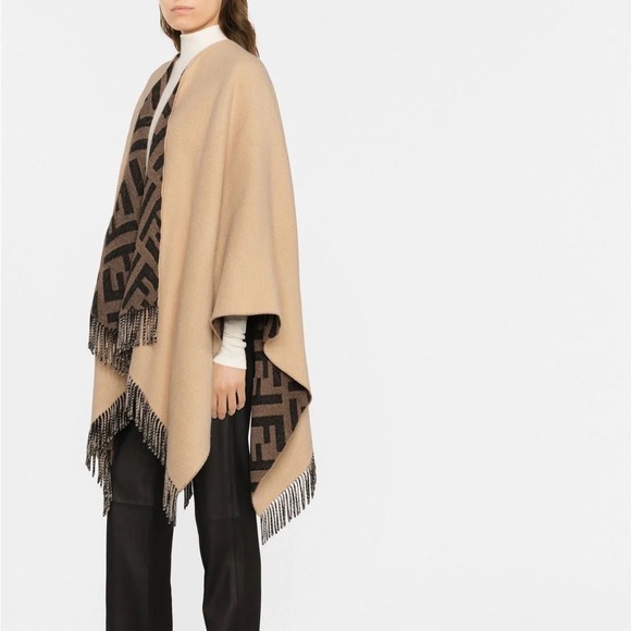 NWT Fendi FF Reversible Poncho - Picture 3 of 4